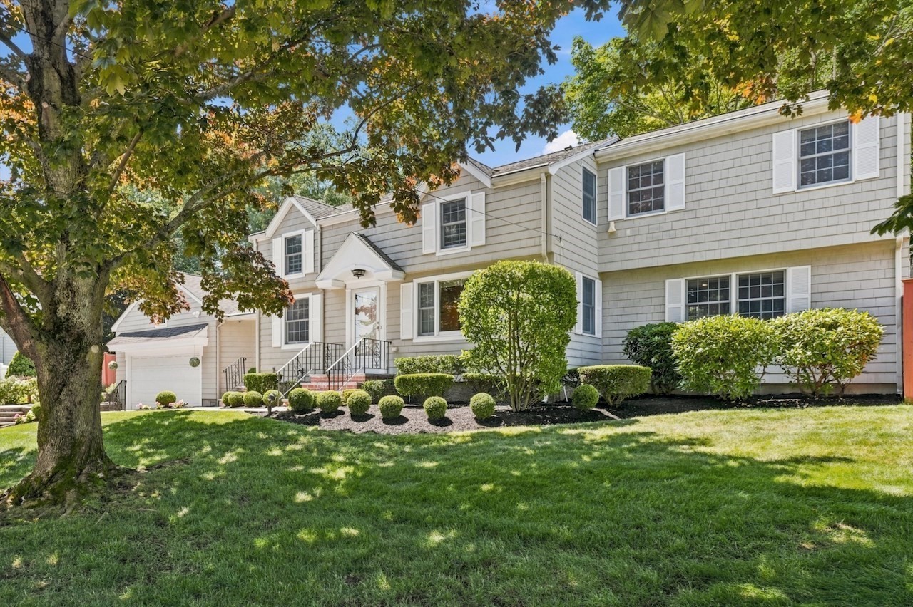 8 Emery St, Peabody, MA 01960