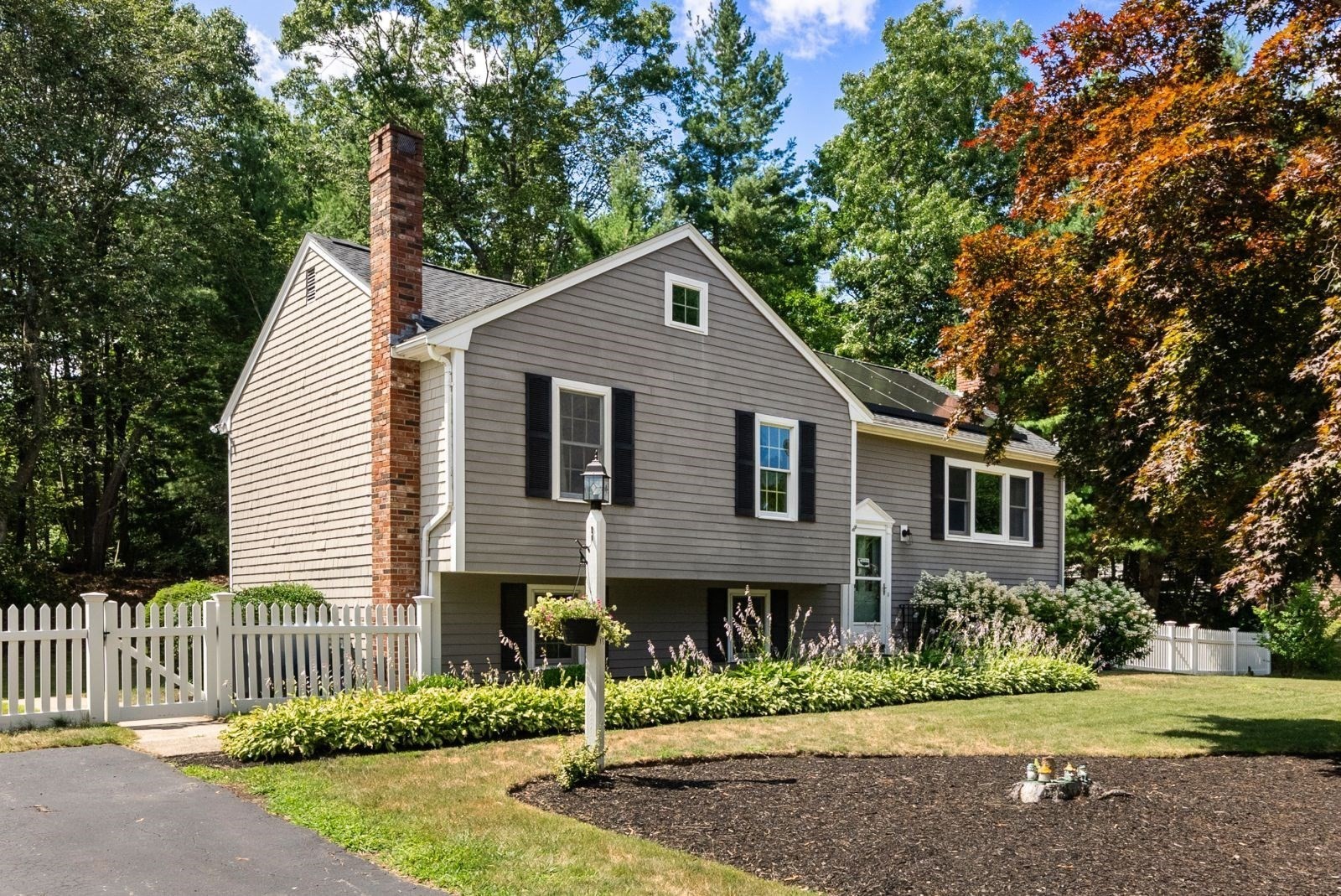 86 Maplewood Dr, Hanover, MA 02339