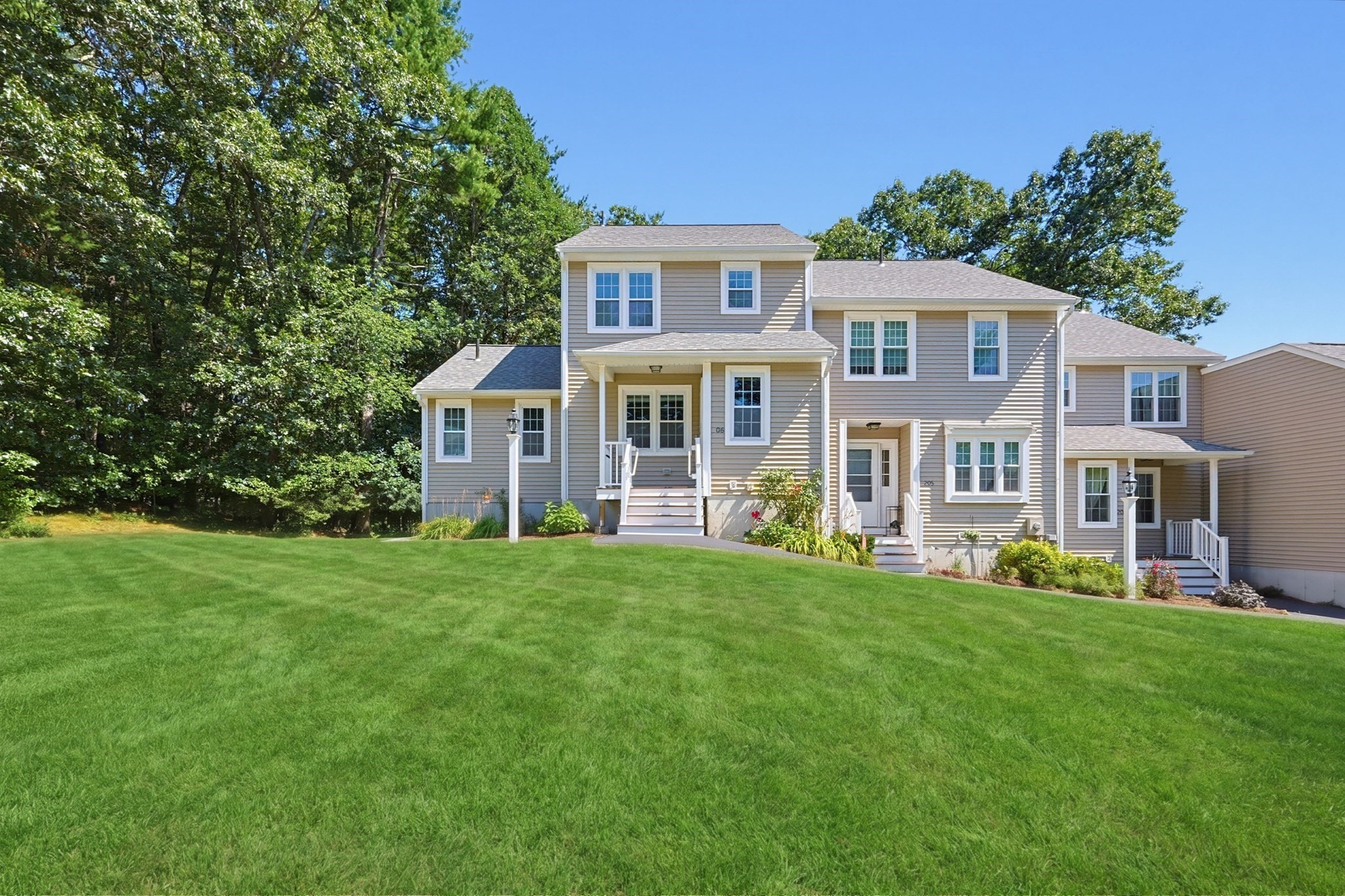 206 Laurelwood Dr Unit 206, Hopedale, MA 01747