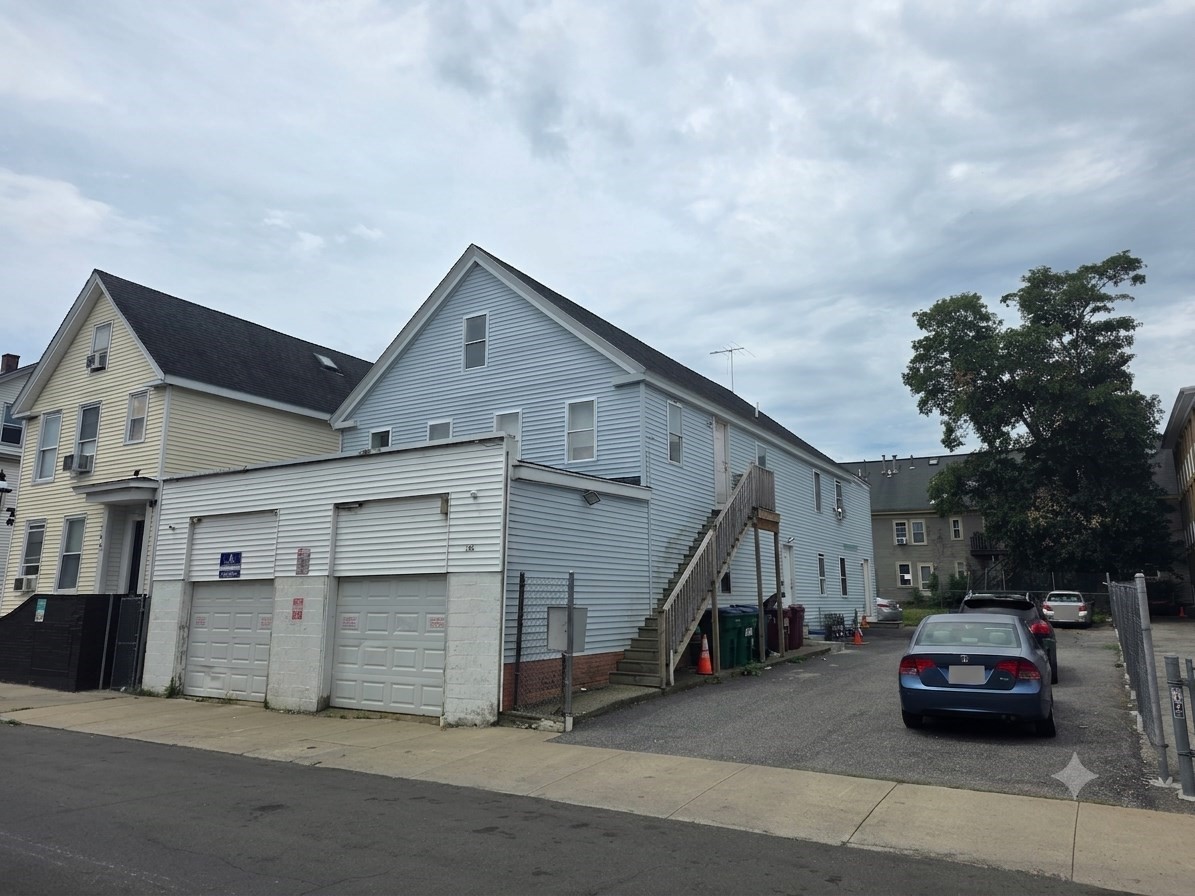 168 Suffolk St, Lowell, MA 01854