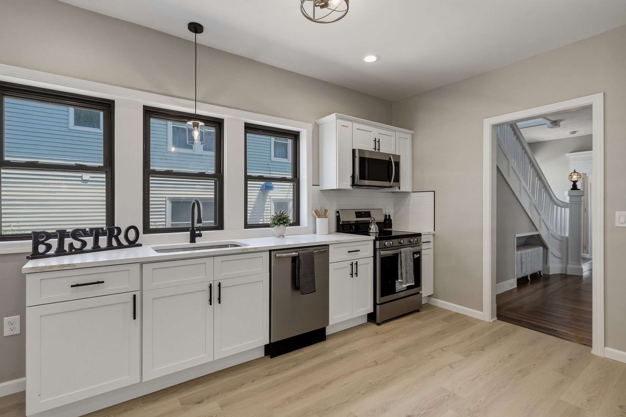 61 W Glen St, Holyoke, MA 01040