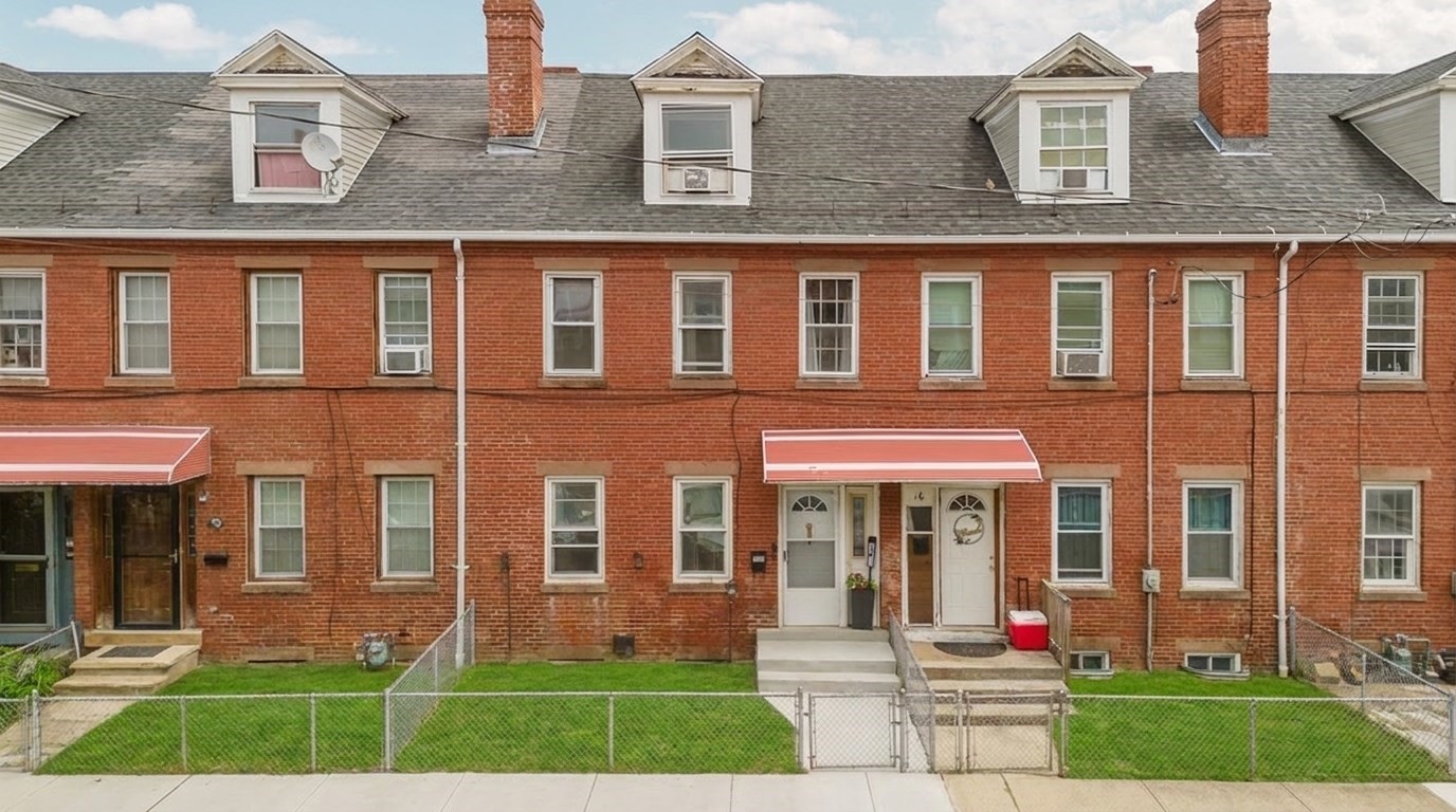 14 Center St, Holyoke, MA 01040