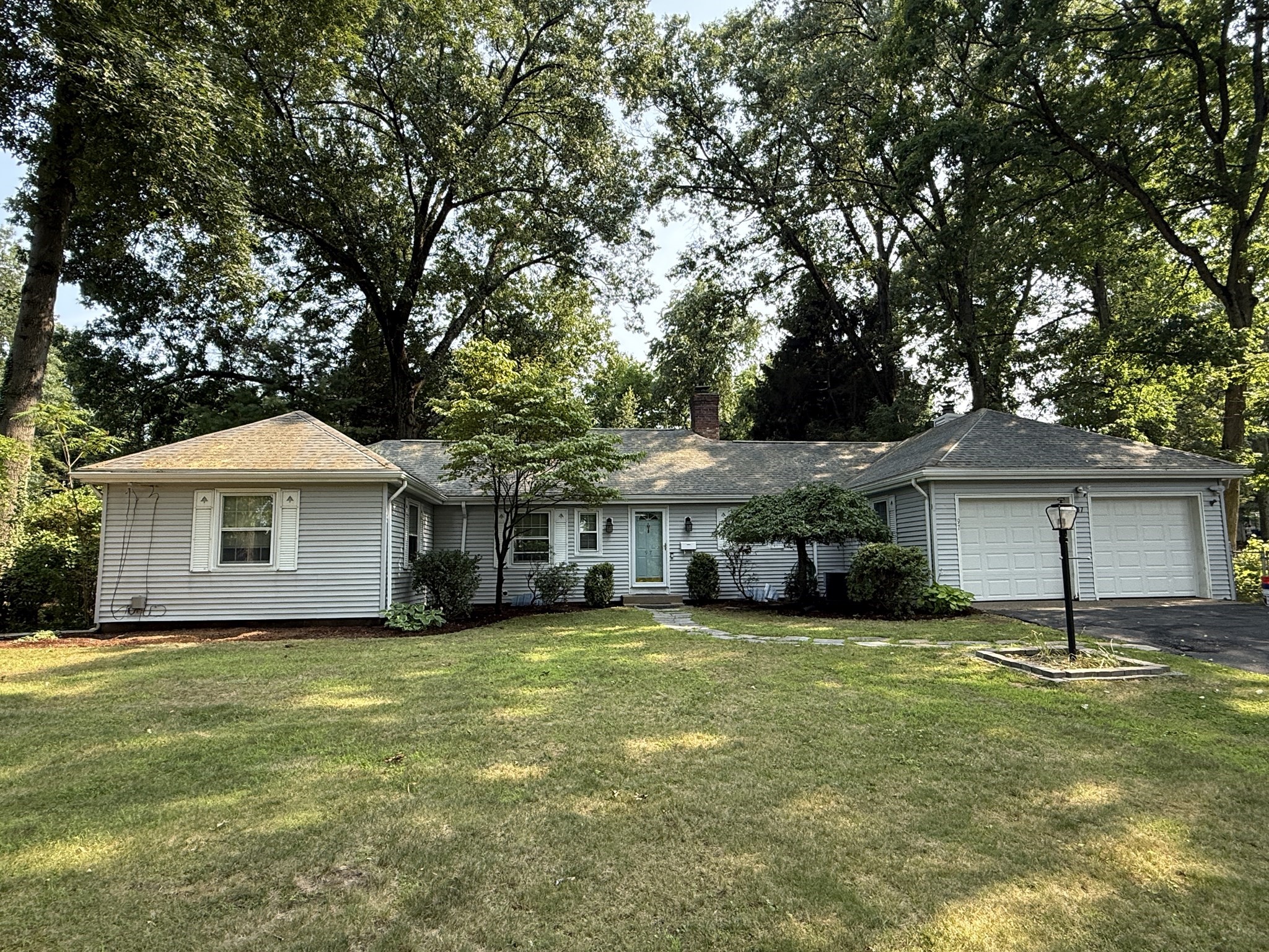 97 Overlook Dr, Springfield, MA 01118