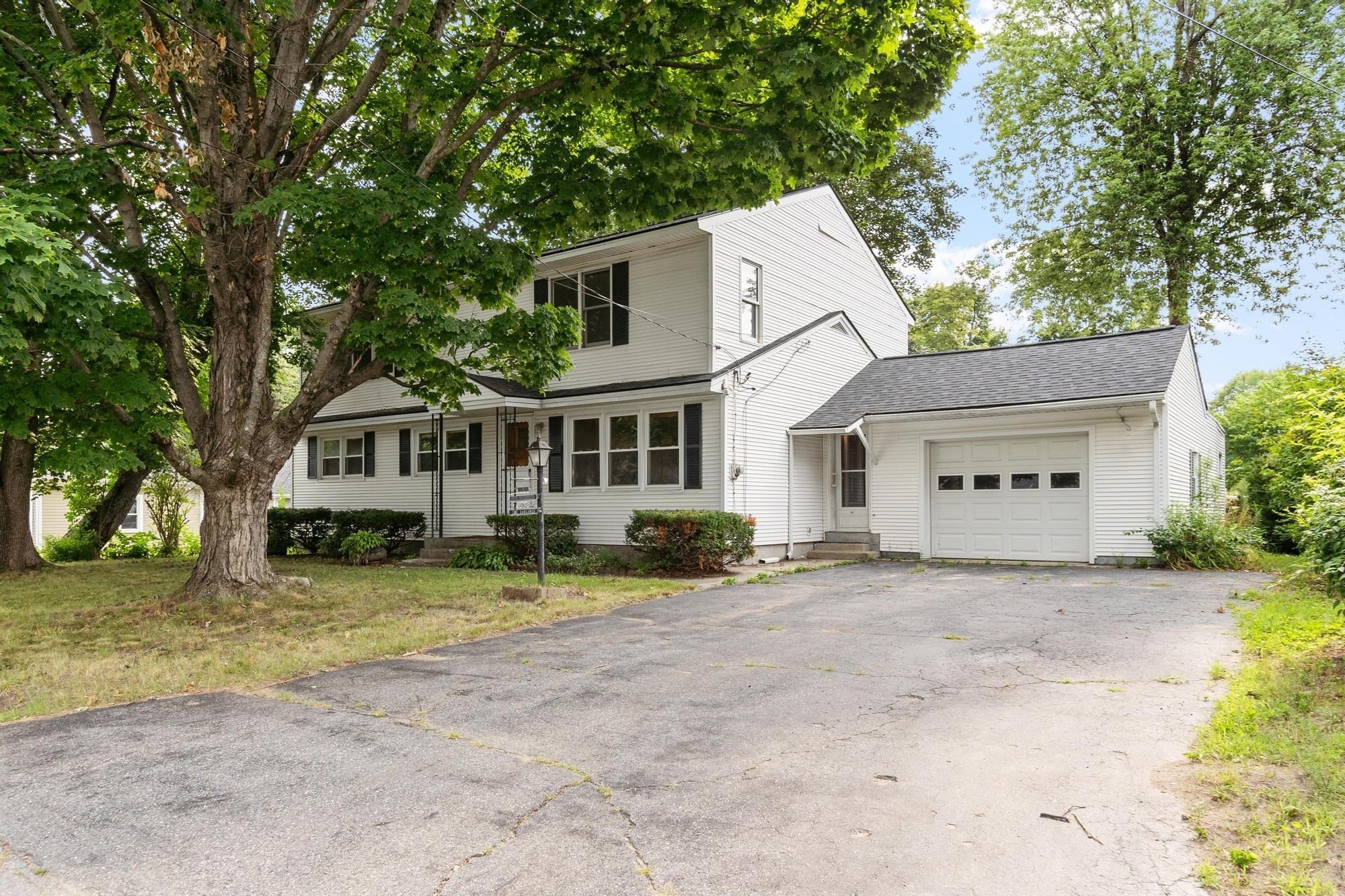 16 Hobson St, Leominster, MA 01453
