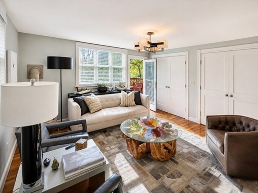 72 Bakersfield St, Apt 1