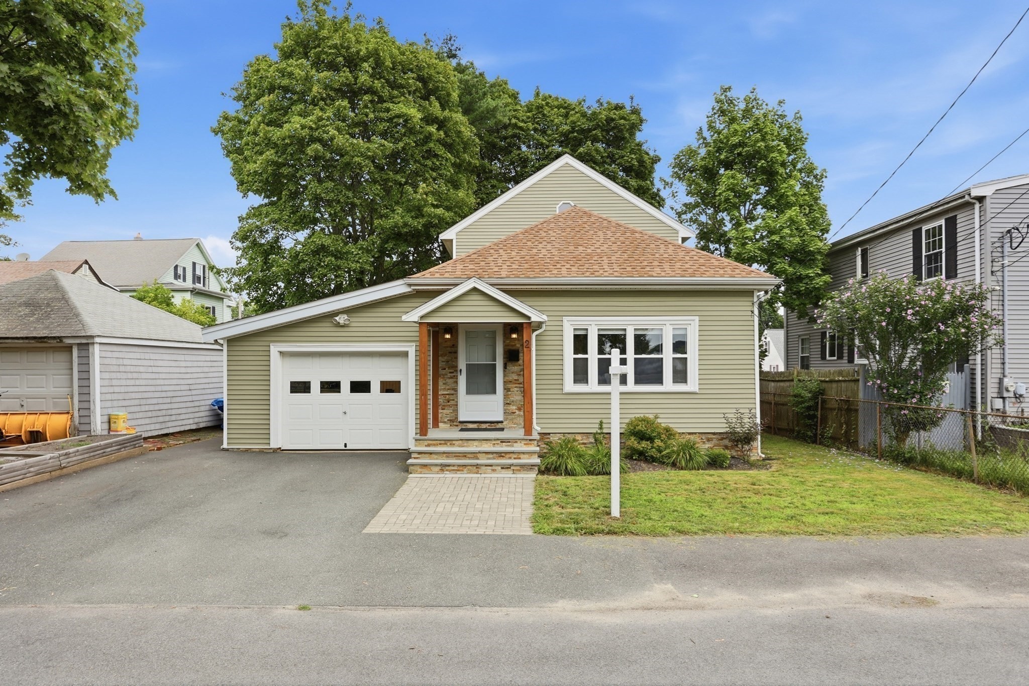 2 Cashman Rd, Peabody, MA 01960