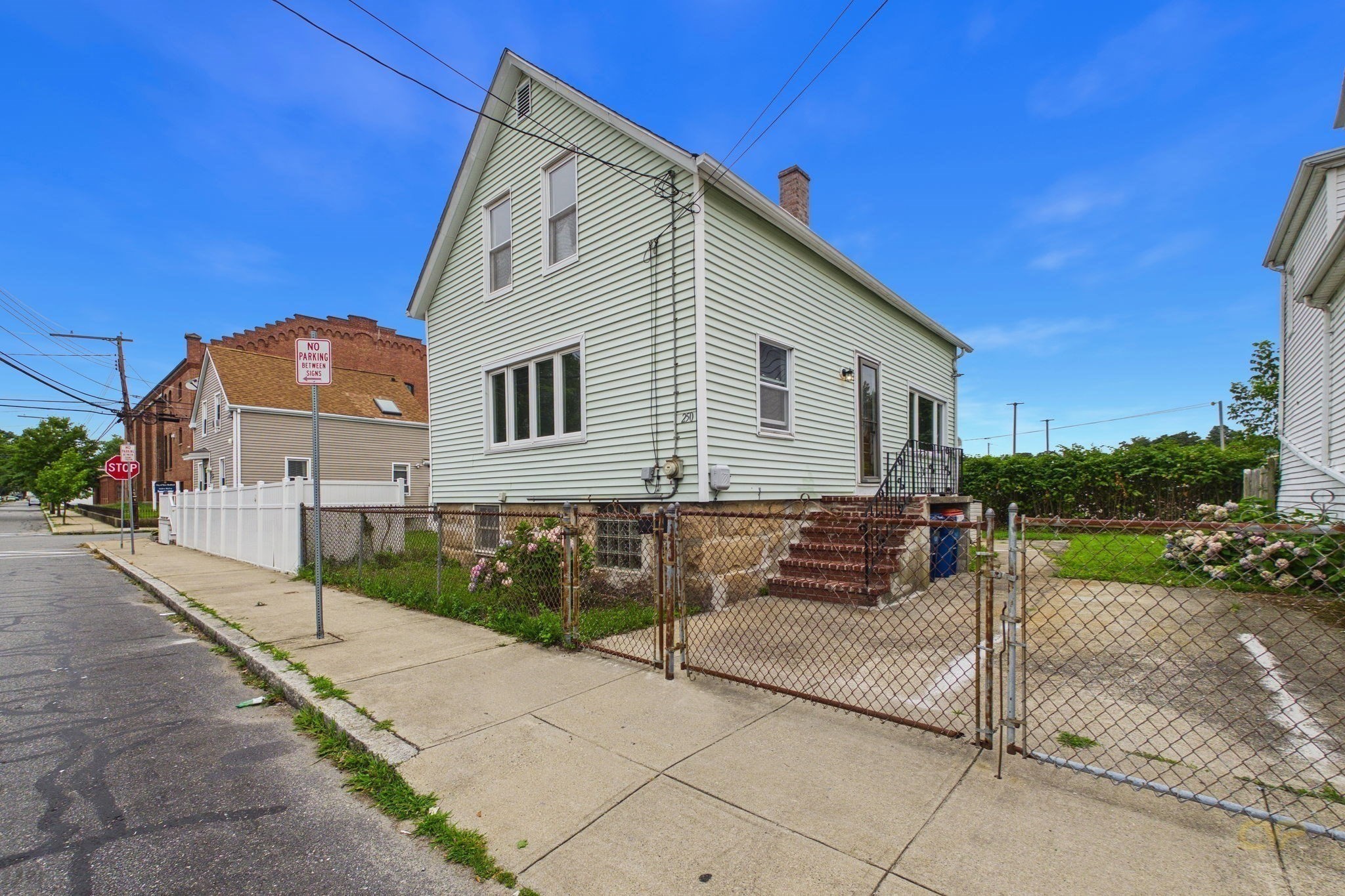 250 Chancery St, New Bedford, MA 02740