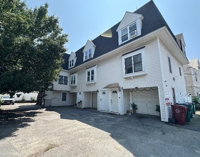 54 Gates  St Unit 2, Lowell, MA 01851