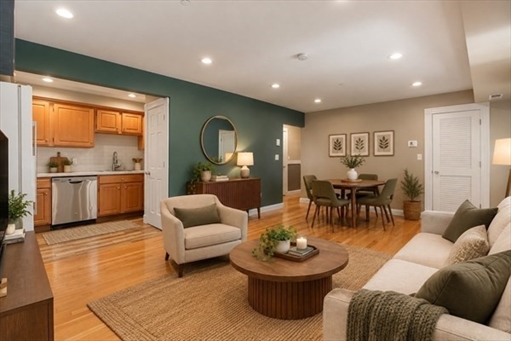 30 Tufts Ave, Apt B
