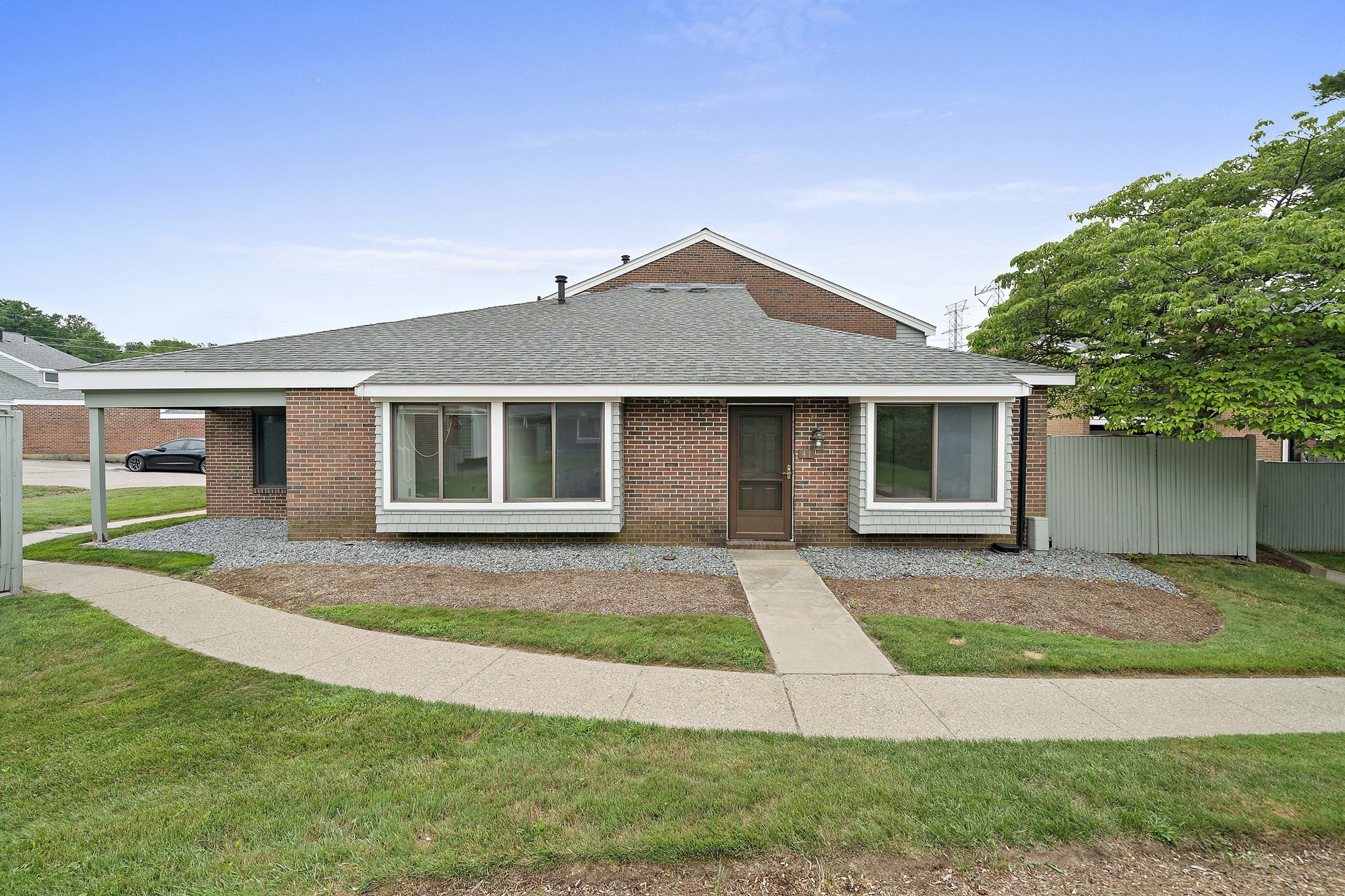 47 Rosewood Dr Unit 47, Stoughton, MA 02072
