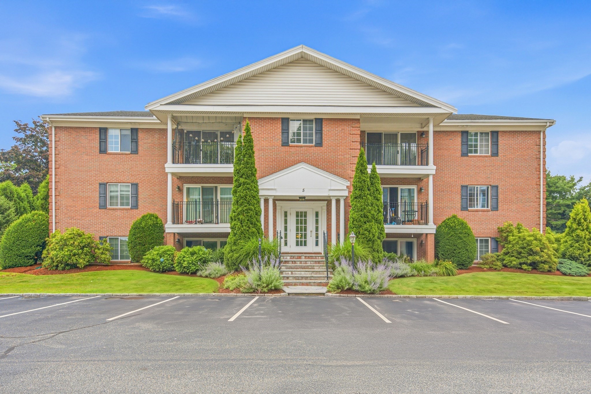 5 April Ln Unit 33, Lexington, MA 02421