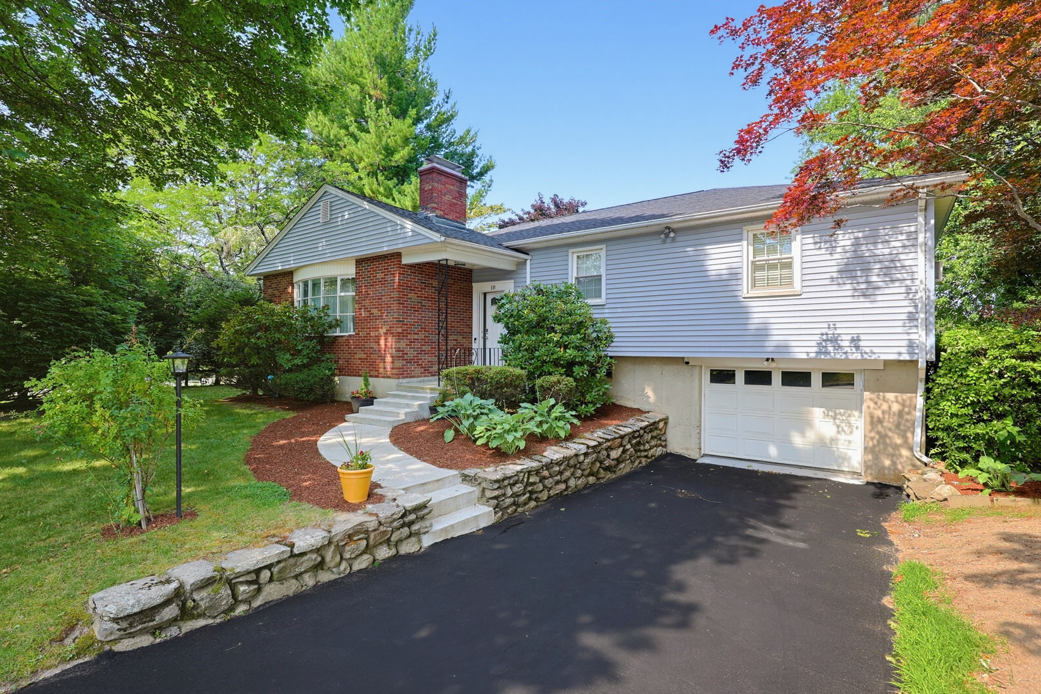 18 Fletcher St, Worcester, MA 01604