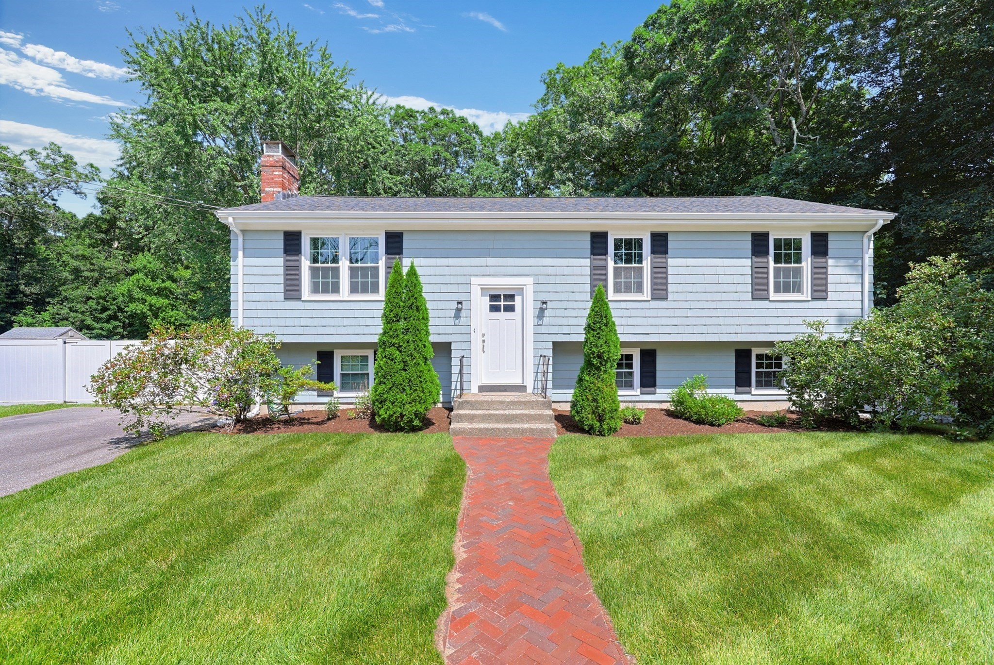 96 Glenfield Rd, North Attleboro, MA 02760