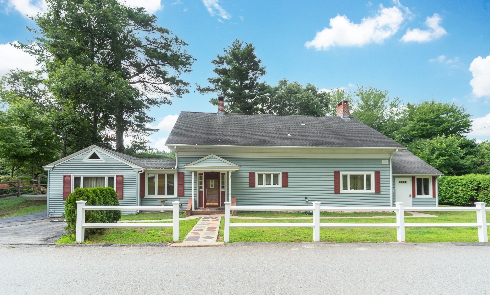 28 Highland St, Southborough, MA 01772