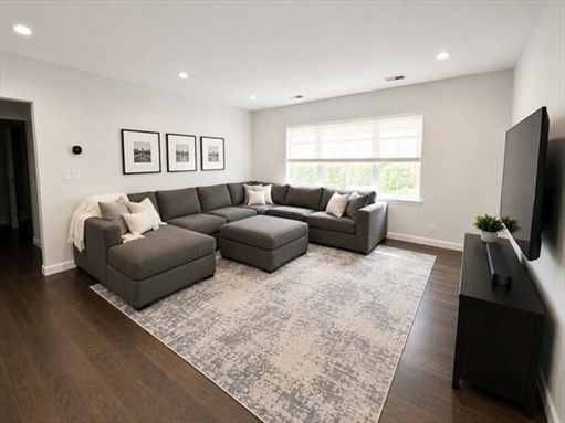 104 Lake Shore Rd, Apt 4
