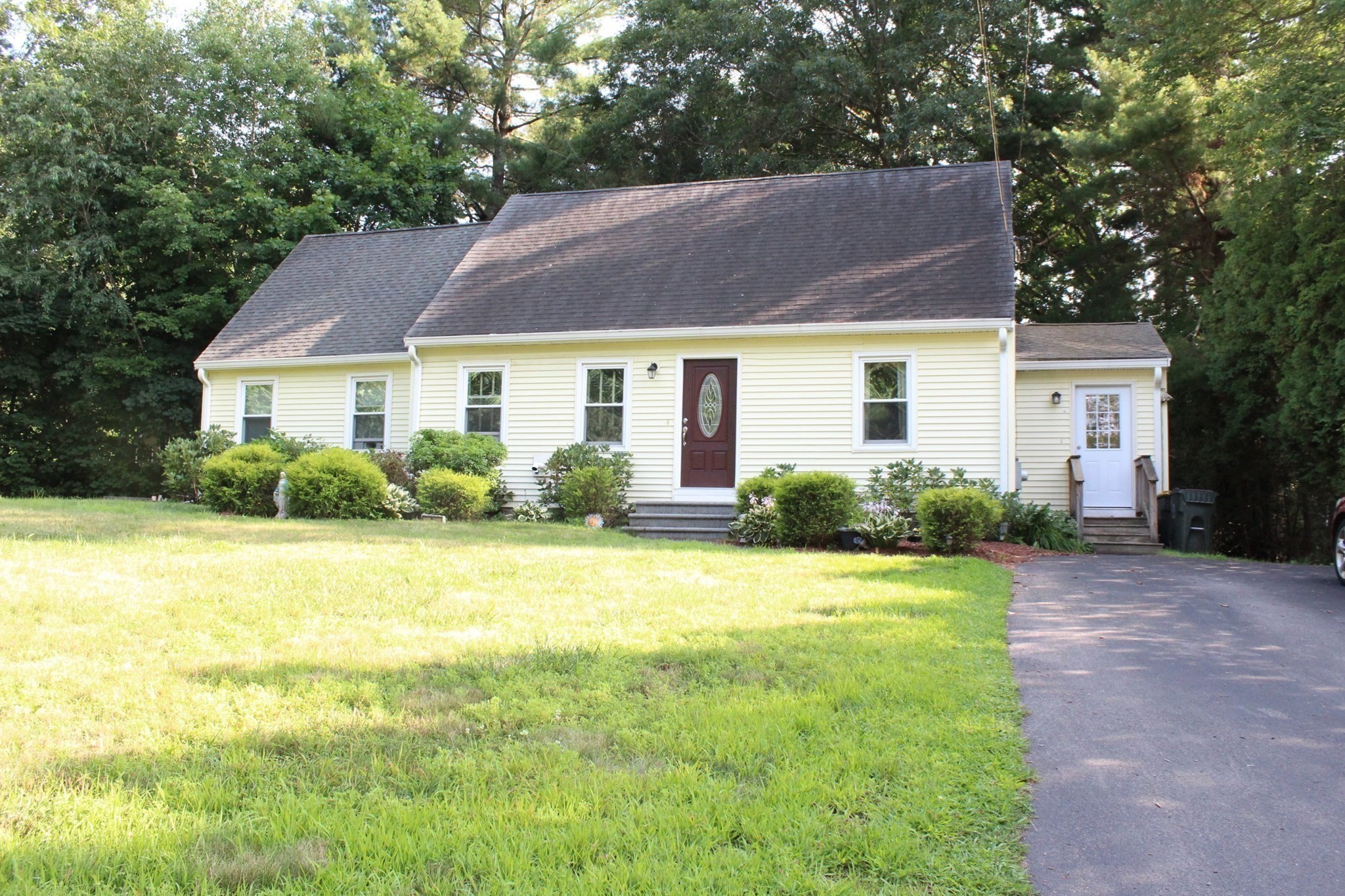 3 Roger St, Bellingham, MA 02019