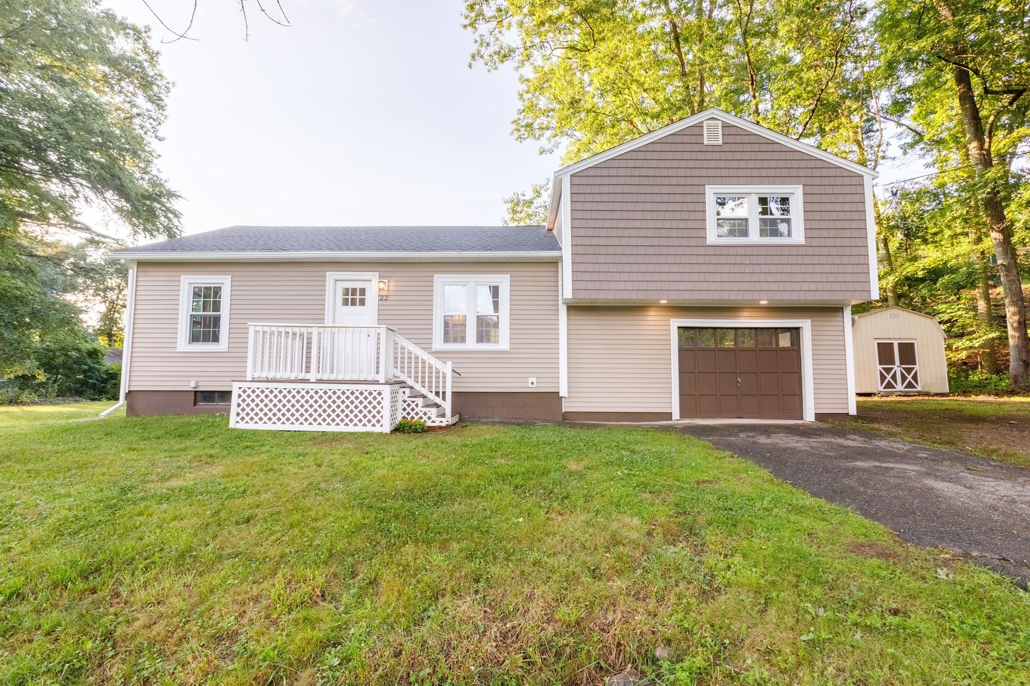22 Lakeside Ave, Webster, MA 01570