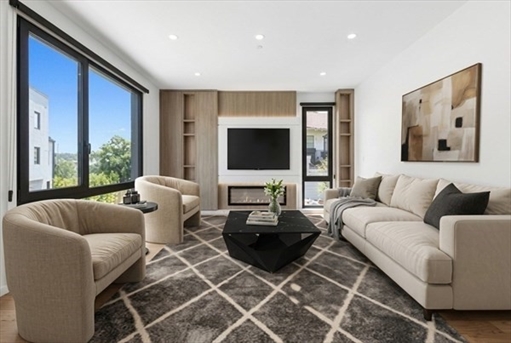 7 Algonquin Rd, Apt 1
