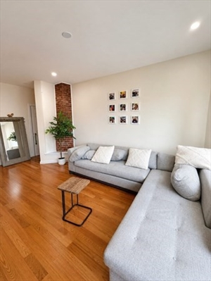 29 Lambert St, Apt 4