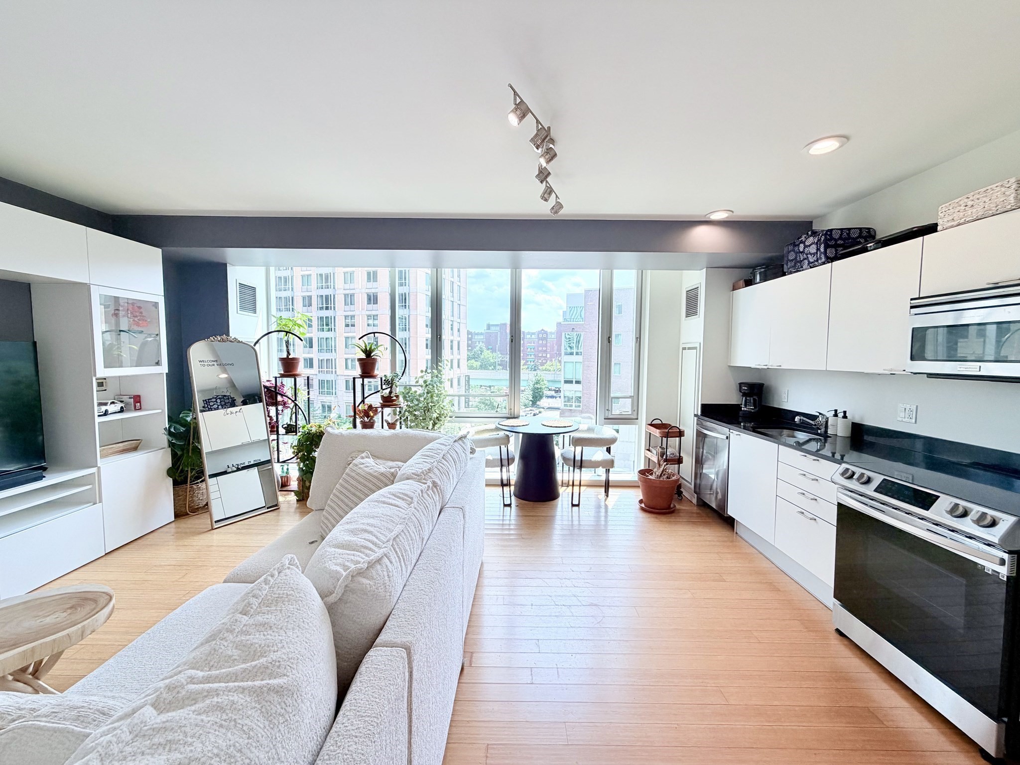 2 Earhart Unit 524, Cambridge, MA 02141