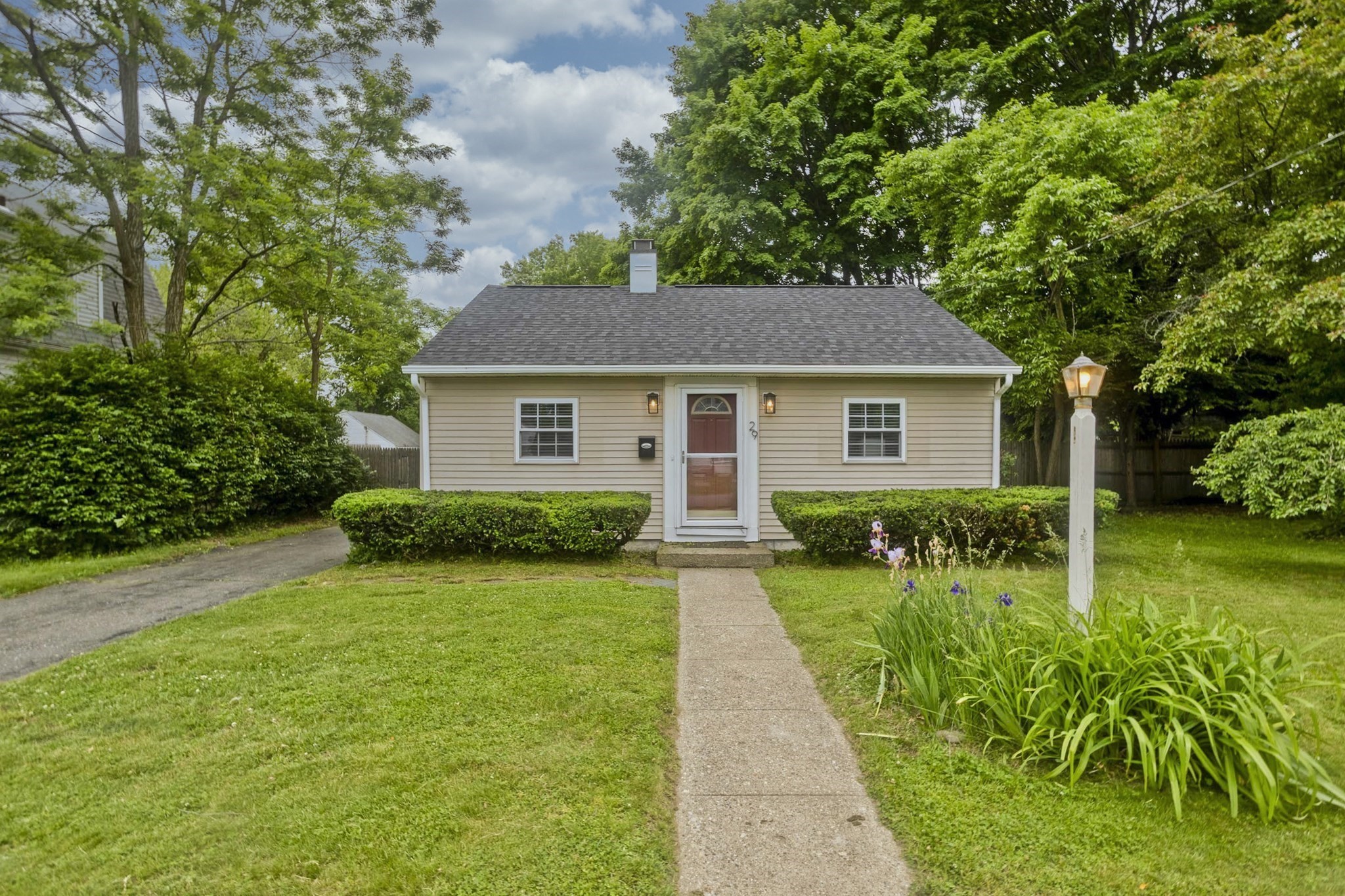 29 Lawnwood Ave, Longmeadow, MA 01106