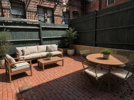 28 Phillips St, Apt M