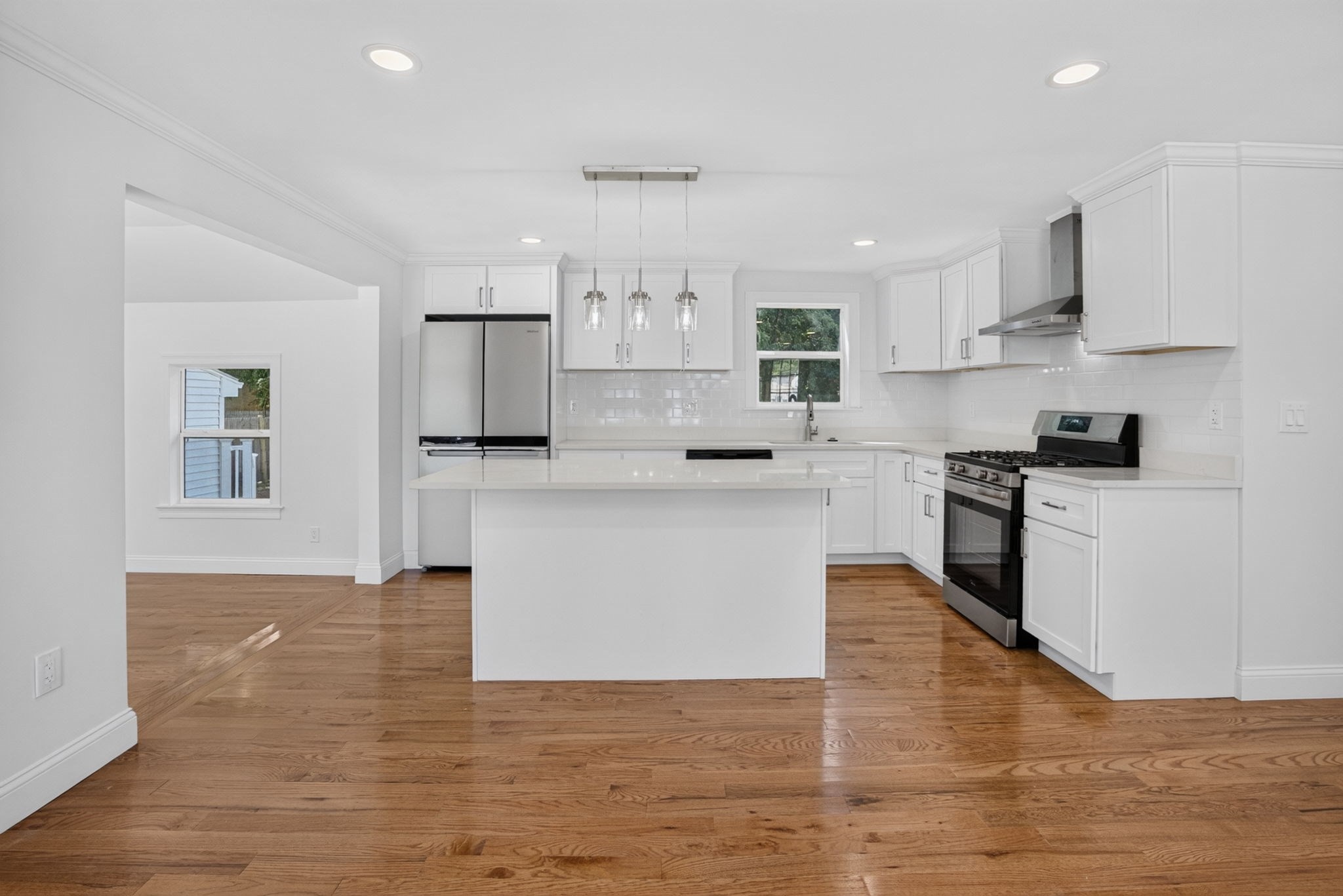 46 Richardson, Lowell, MA 01850