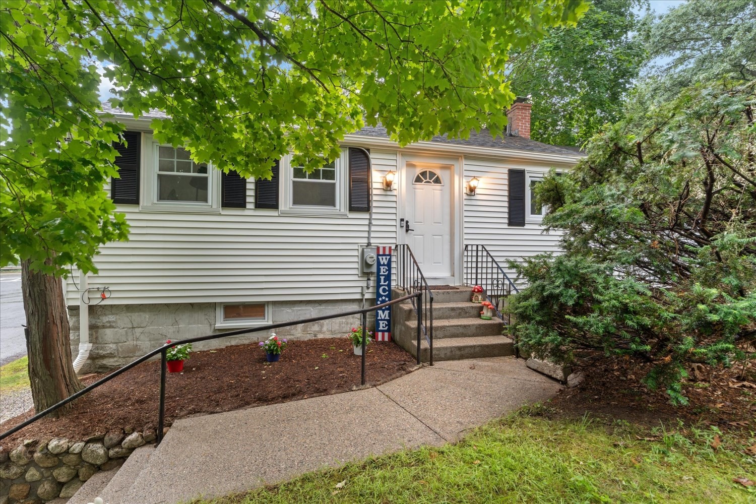 19 Bennett St, Wrentham, MA 02093