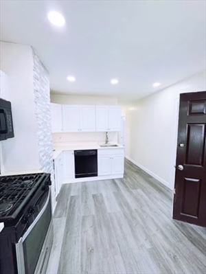 378 Chelsea St, Apt 2