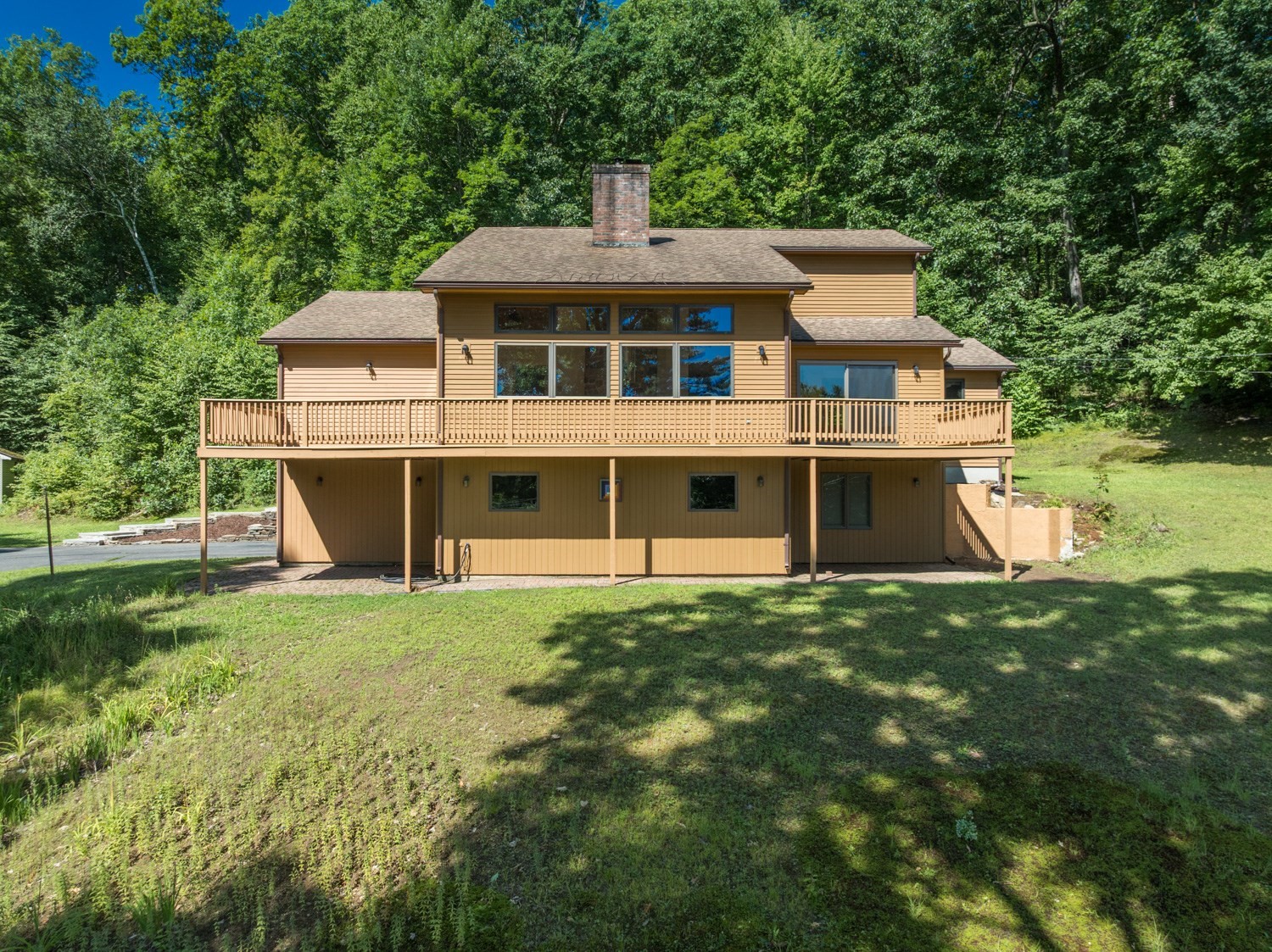 35 Old Stagecoach Dr, Monson, MA 01057