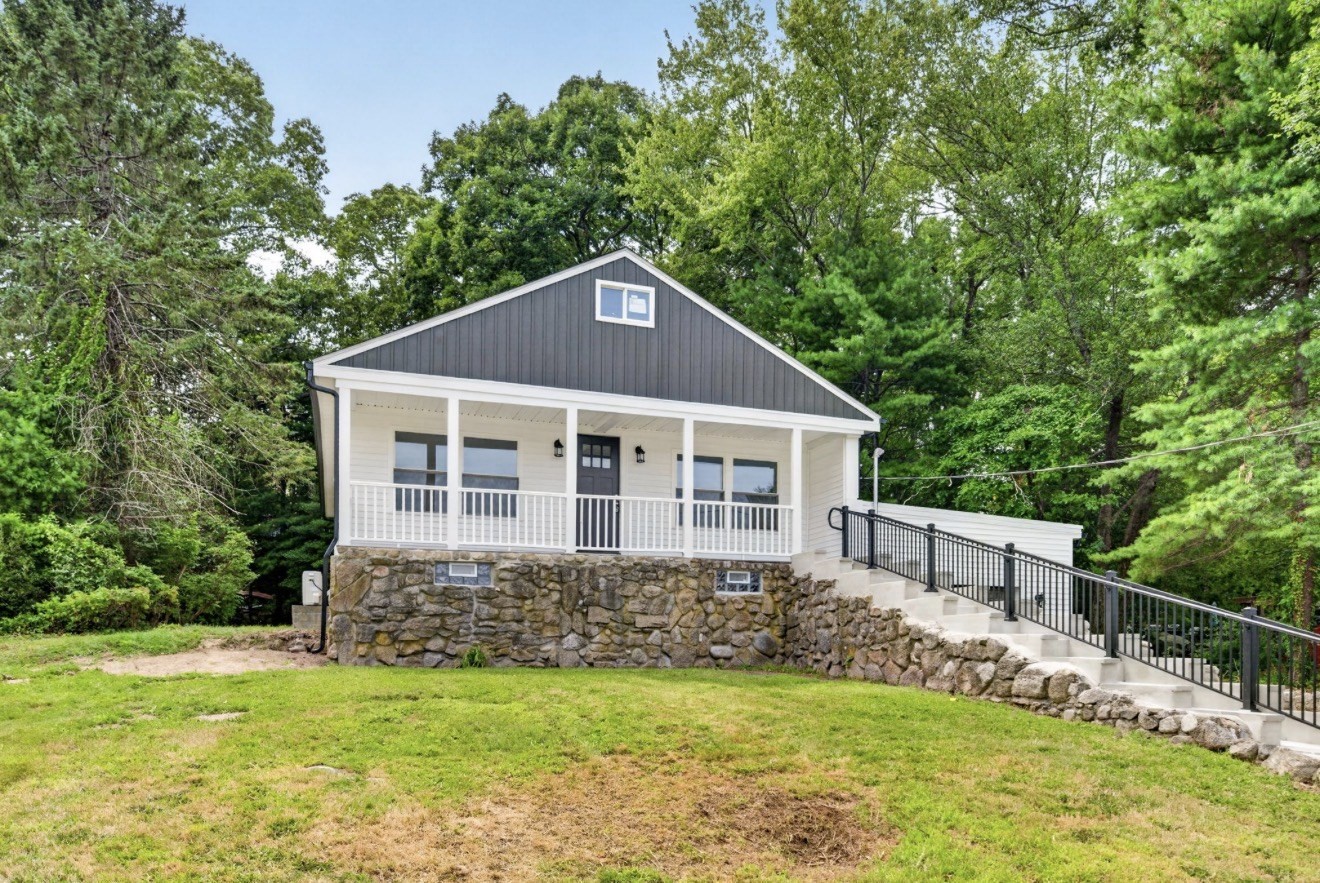 69 Wolcott Ave, Dartmouth, MA 02747