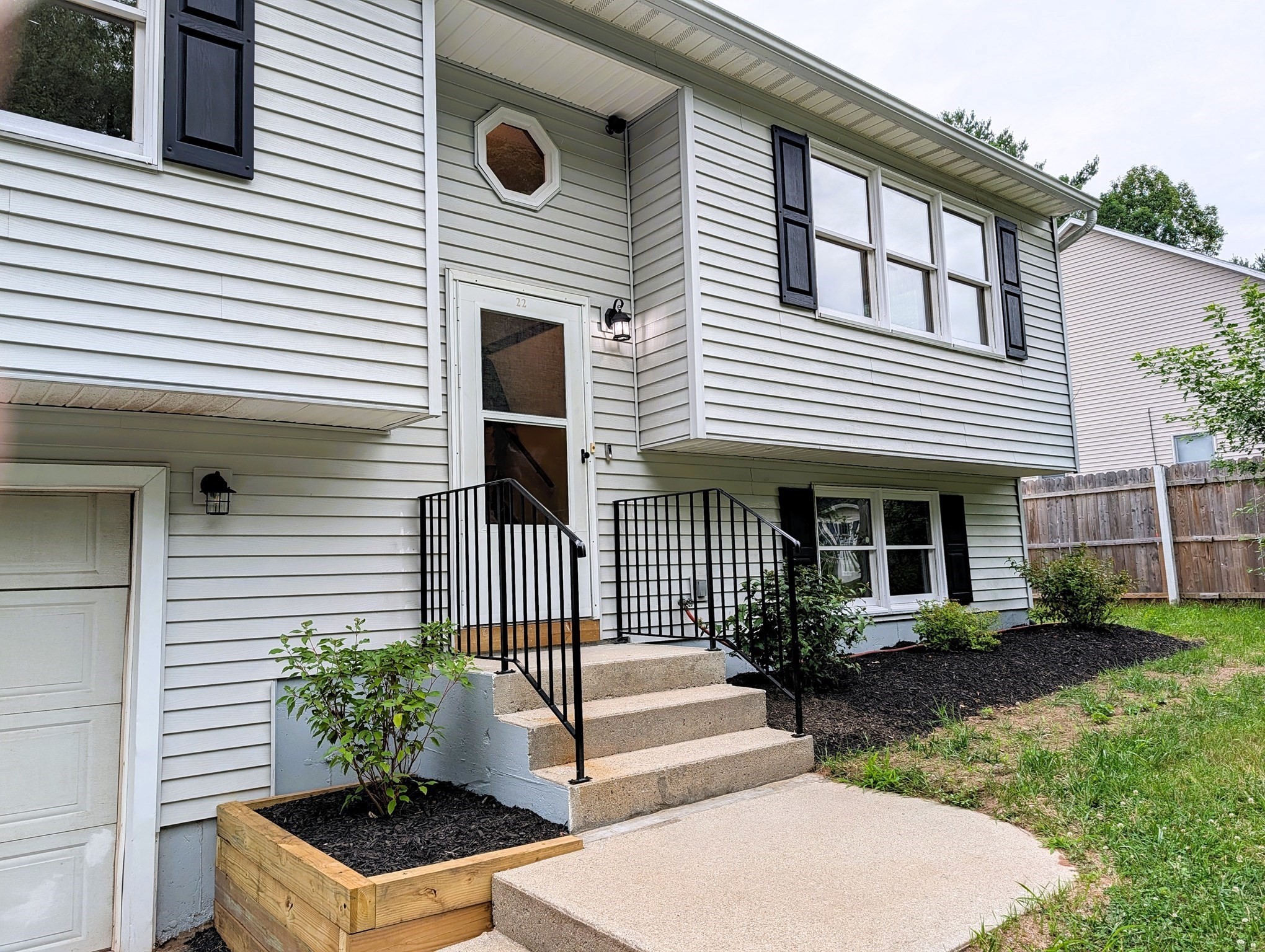 22 Pine Needle Ln, Springfield, MA 01118