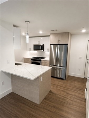 386 Market St, Apt 206