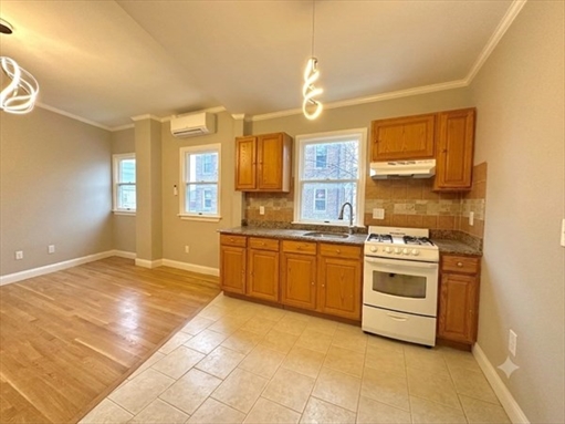 1146 Cambridge St, Apt 2