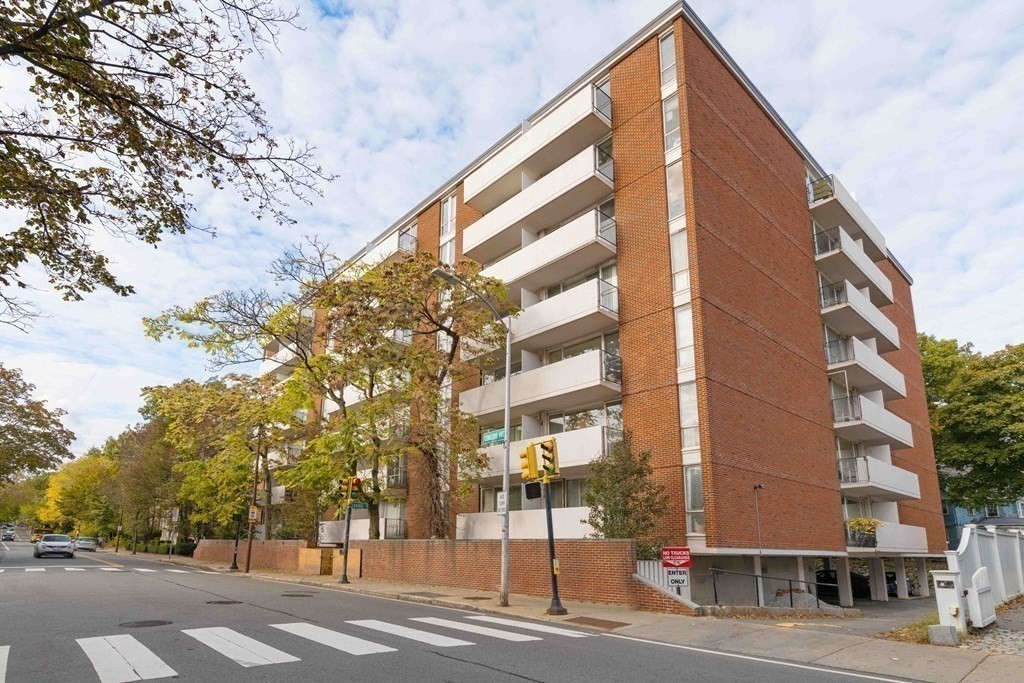 29 Concord Ave. Unit 212, Cambridge, MA 02138