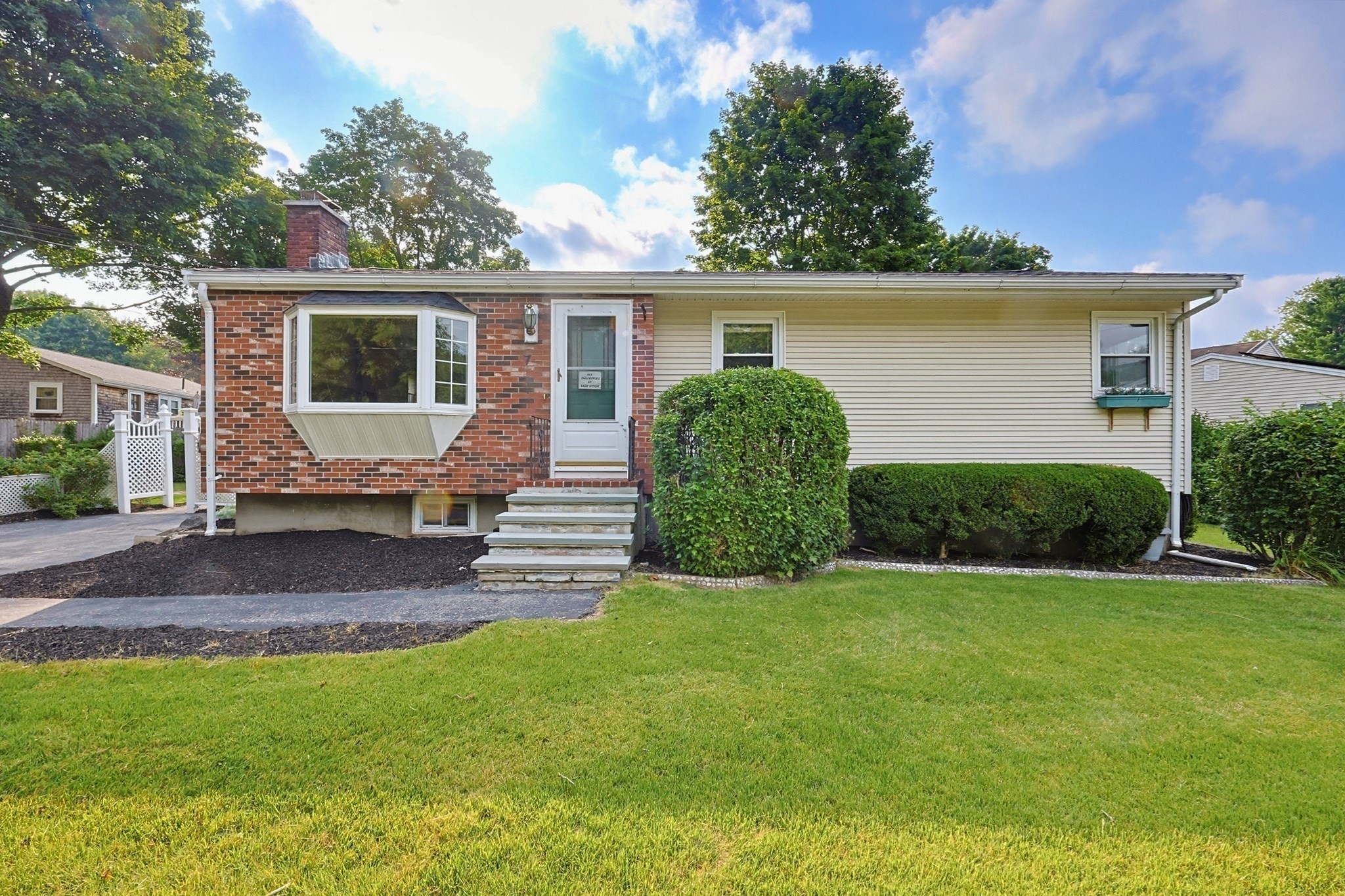 7 Hemlock Dr, Medway, MA 02053