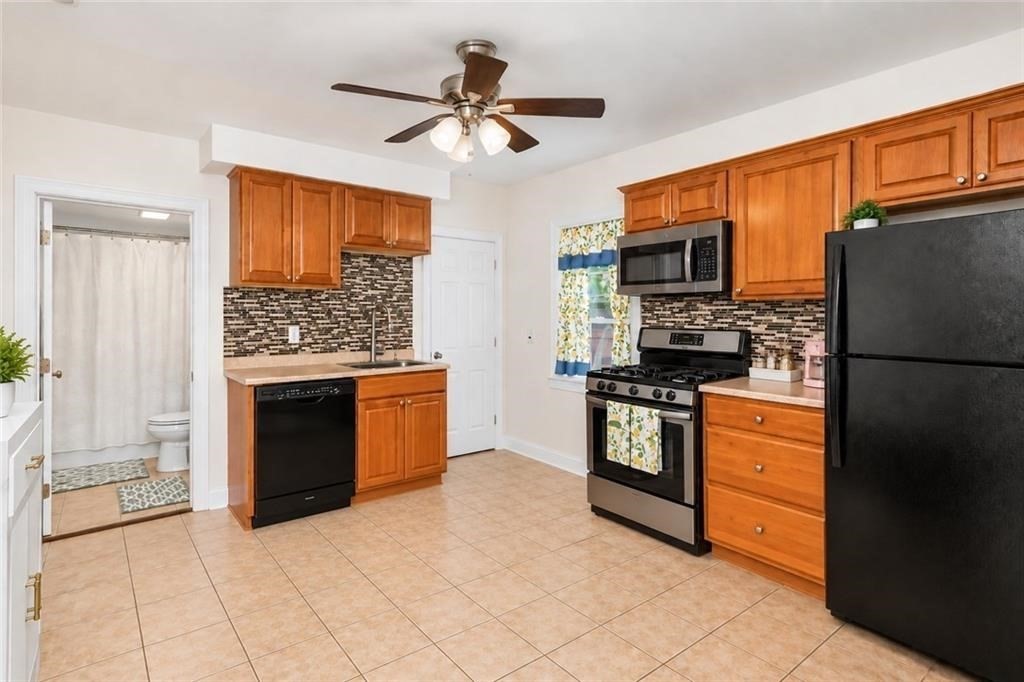 62 Mary Ave, East Providence, RI 02914