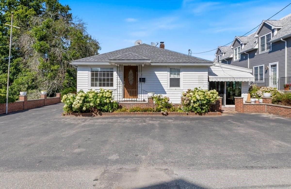 8 Luzitania Ave, Gloucester, MA 01930 - Image 2