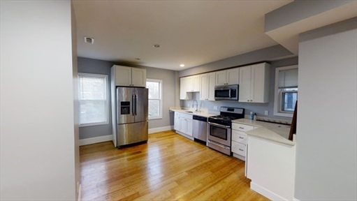 722 Saratoga St, Apt 3