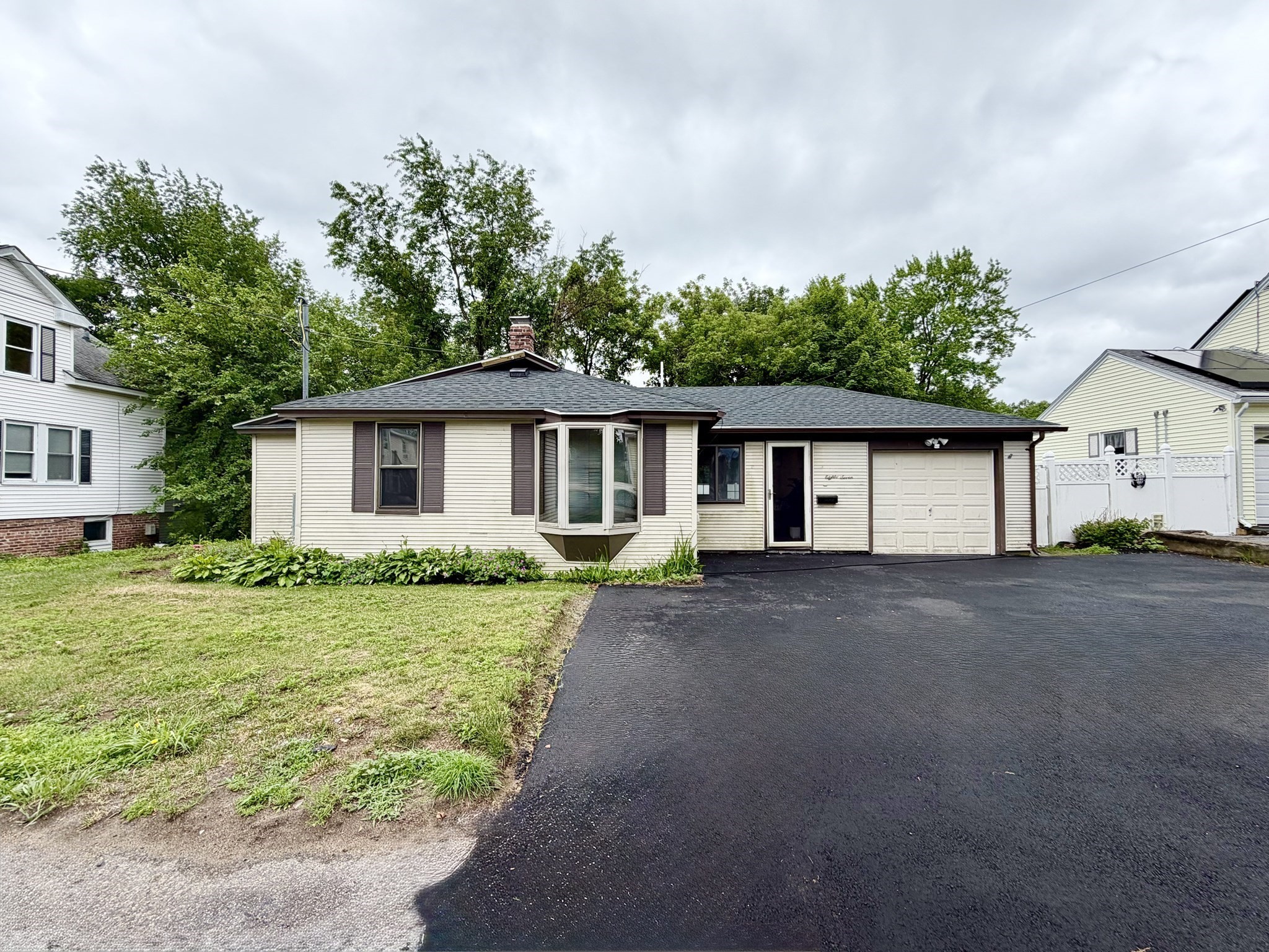 87 Vezina Ave, Leominster, MA 01453