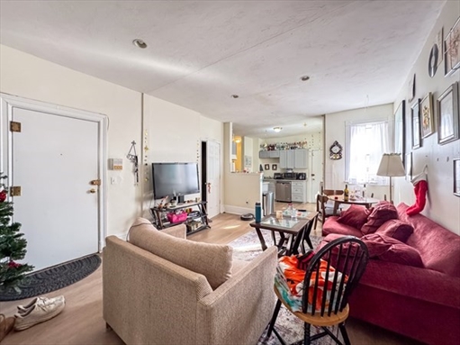 12 Glenville Ave, Apt 1