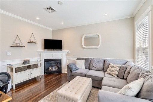176 Bowen St, Apt 3