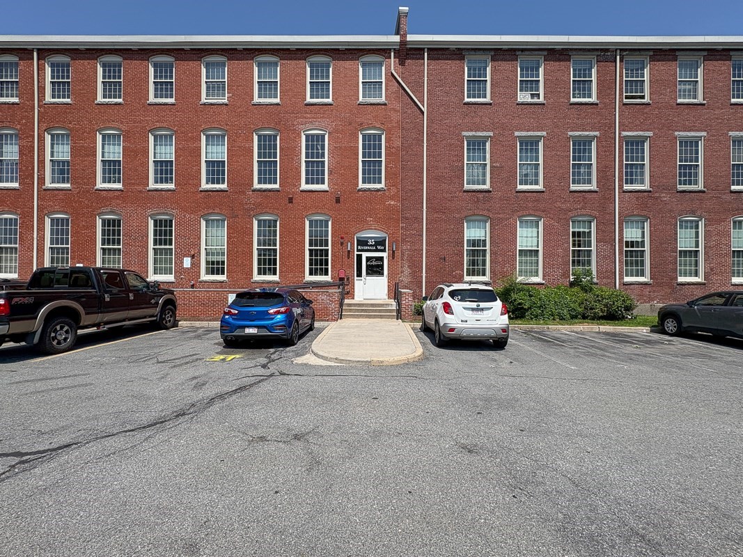 35 Riverwalk Way Unit R222, Lowell, MA 01854