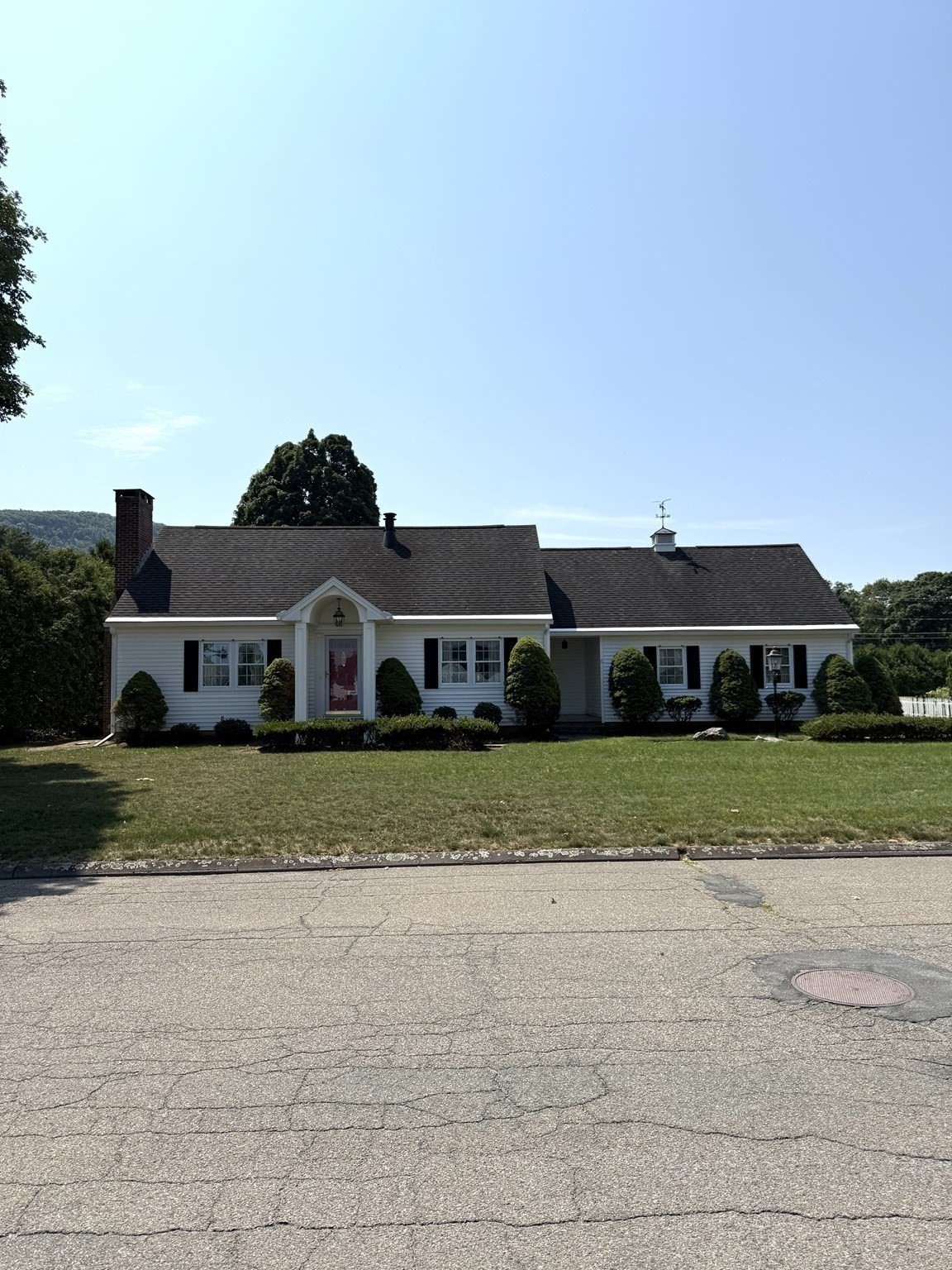 6 Gross Ln, Easthampton, MA 01027