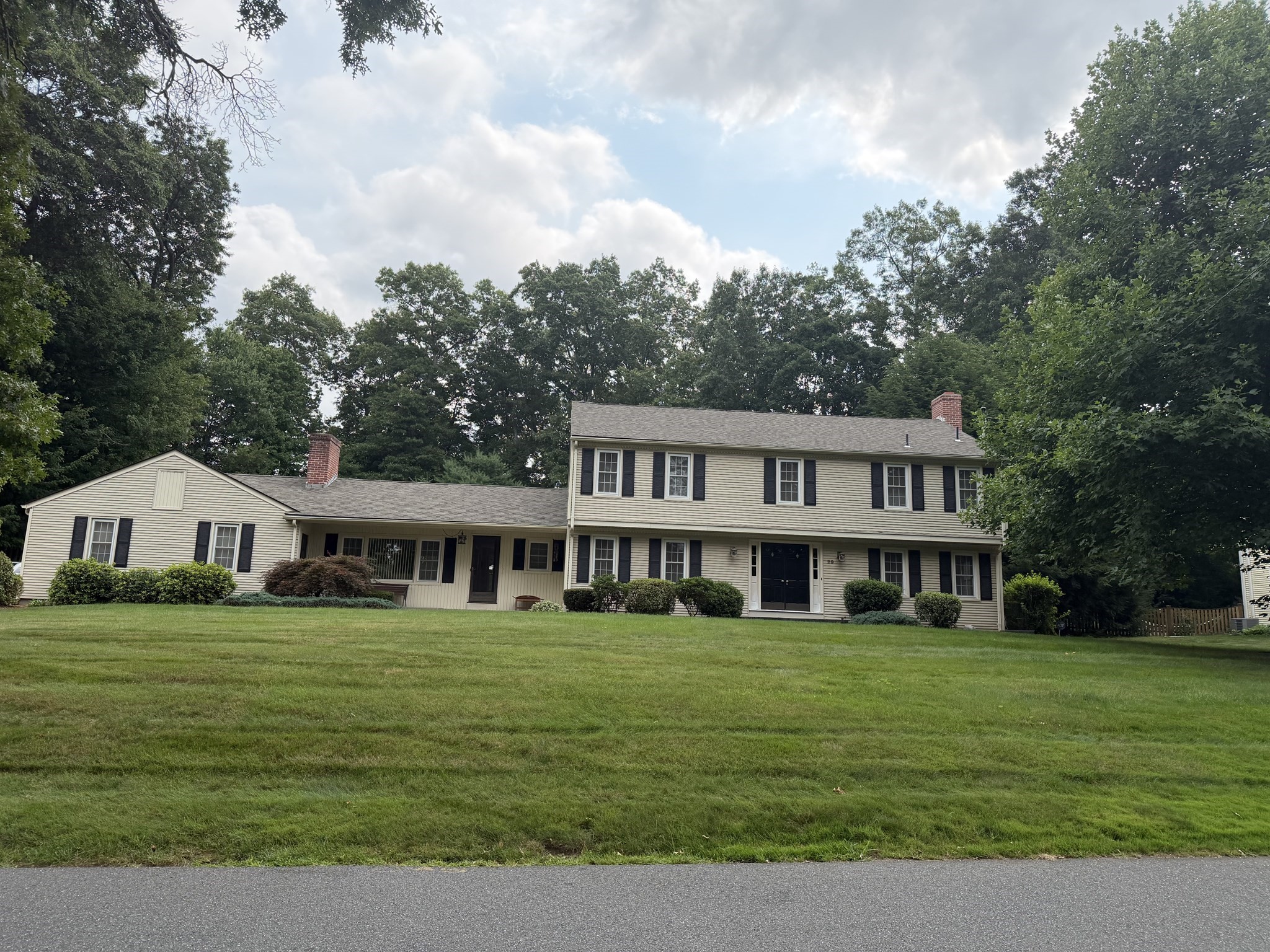 29 W Colonial Rd, Wilbraham, MA 01095