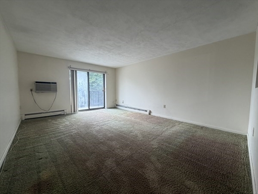 200 Governor's Dr, Apt 13