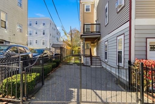 25 Sutton St, Apt 25