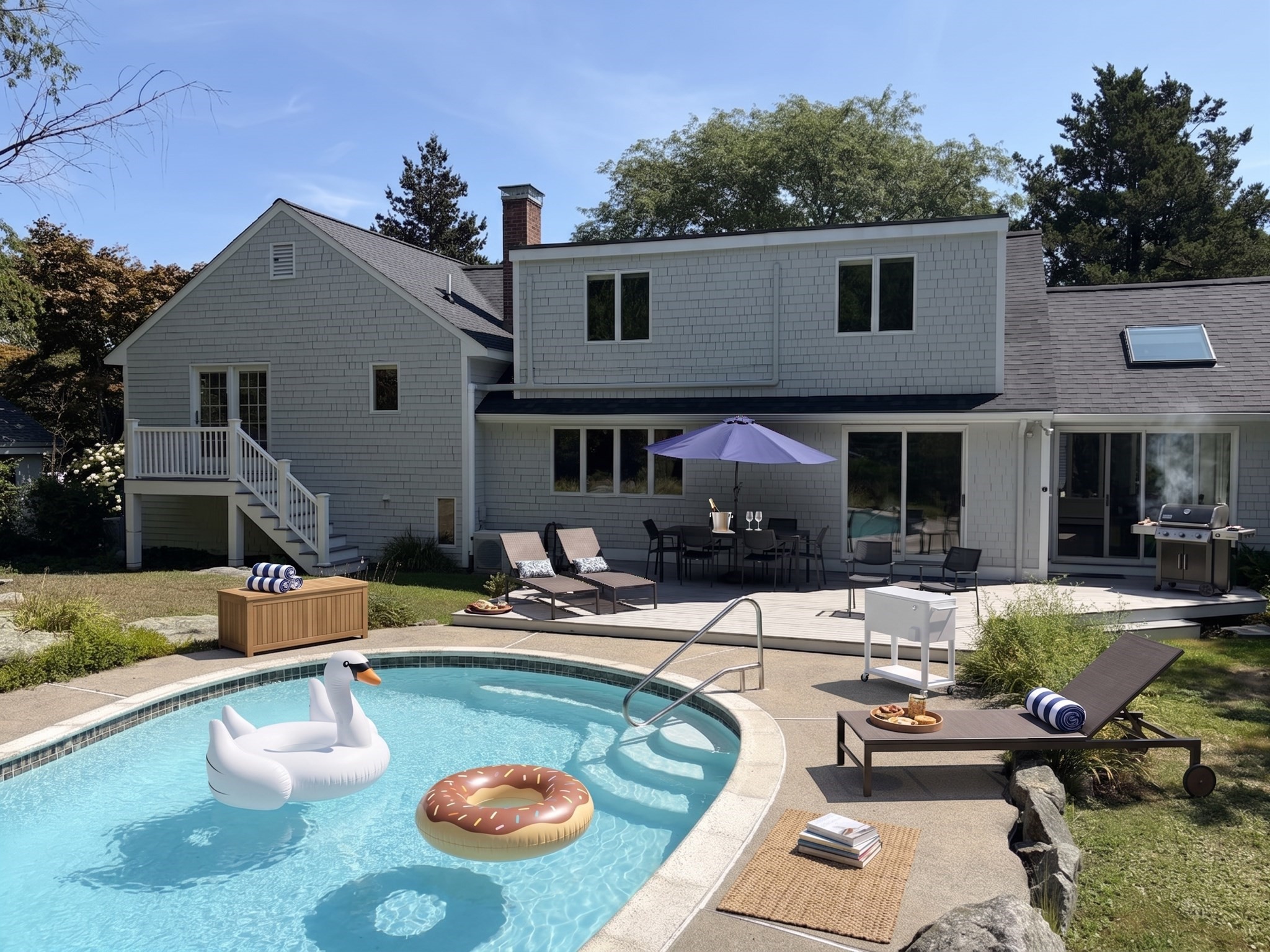 8 Marbee Rd, Rockport, MA 01966