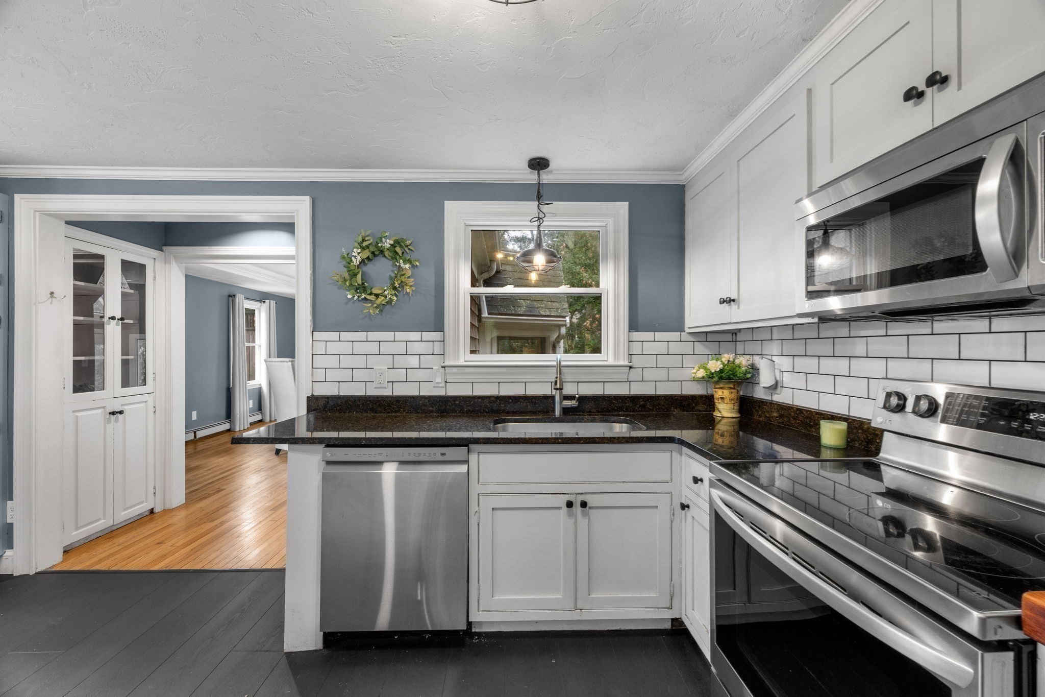 2 Sharon Ln, Sandwich, MA 02644