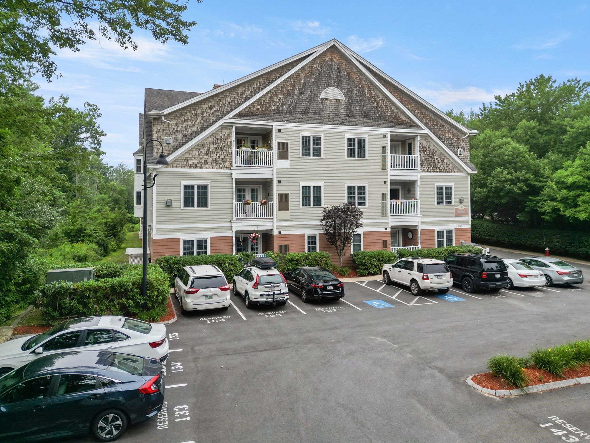 190 Chickering Rd Unit 212D, North Andover, MA 01845